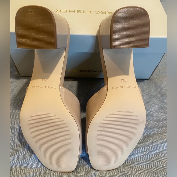 Marc Fisher Nude Patent Block Heel Sandals Size 7 - Picture 3 of 4
